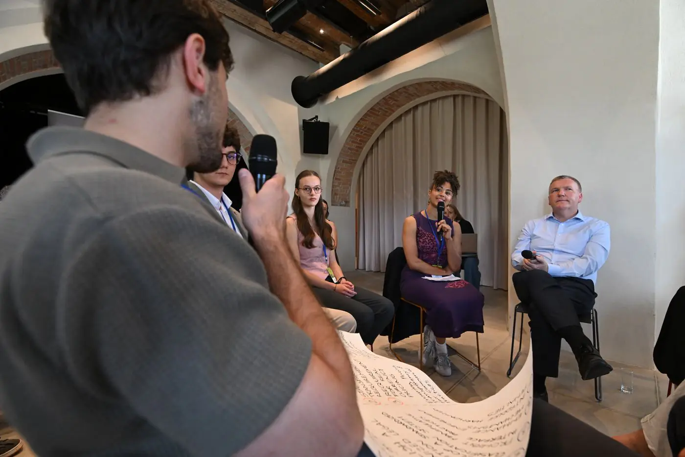 Otvorené Q&A s panelom počas dialógu o Digital Fairness Act, komisár McGrath počúva