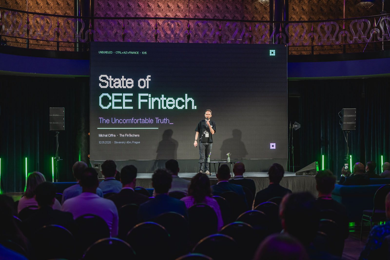 State of CEE Fintech na veľkej obrazovke na Fintech UnBundled pred plnou sálou